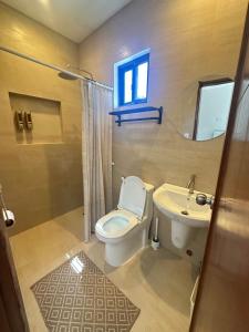 Ένα μπάνιο στο La Casa de Cueto Guesthouse +8 φωτογραφίες