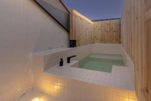 Bazén v ubytování Jeju at Aewol Forest 402 nebo v jeho okolí