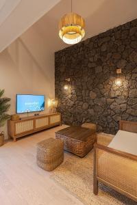 TV a/nebo společenská místnost v ubytování Jeju at Aewol Forest 402 + 41 fotografií