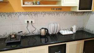 Nhà bếp/bếp nhỏ tại Charis Guest house near Guruvayur, Kunnamkulam