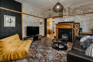 Istumisnurk majutusasutuses Fun Times in Fitzroy - eclectic bungalow by beach +19 fotot