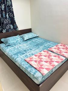 Postel nebo postele na pokoji v ubytování Relaxing 1bhk near metro