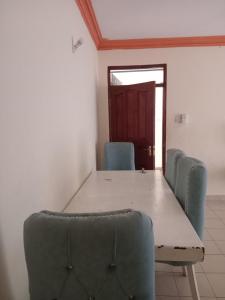 Posezení v ubytování Mtwapa Luxurious with Pool 102 + 10 fotografií