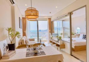 Postel nebo postele na pokoji v ubytování The Song Beach House Apartment Vung Tau - Căn Hộ Biển Bãi Sau Vũng Tàu + 115 fotografií