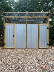 Ảnh trong thư viện ảnh của Lovely Bell Tent with Spacious Interior Great for Small Groups in Pennsylvania ở Smithfield