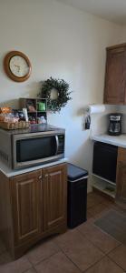 Η κουζίνα ή μικρή κουζίνα στο Psycle Ranch Retreat