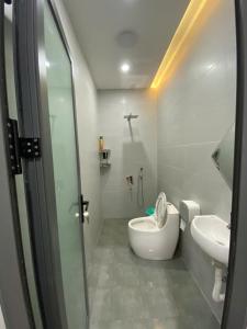 Koupelna v ubytování Home Nam Phương -Bảo Lộc