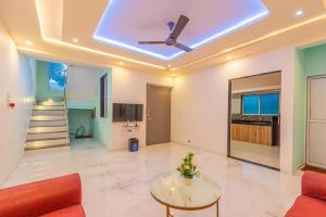 TV a/nebo společenská místnost v ubytování Vantage Point Villa