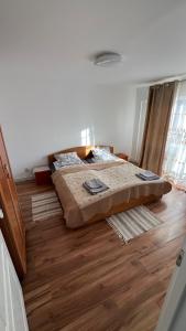 a bedroom with a large bed on a wooden floor at Apartament ilie in Satu Mare