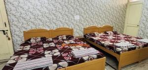Ένα ή περισσότερα κρεβάτια σε δωμάτιο στο Murli Manohar homestay