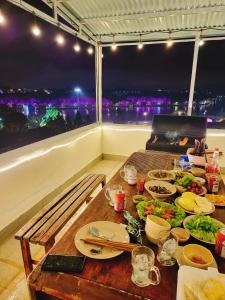 Φαγητό σε αυτή η παραθεριστική κατοικία ή κάπου εκεί κοντά