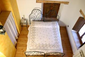 A bed or beds in a room at Bed and Breakfast San Firmano