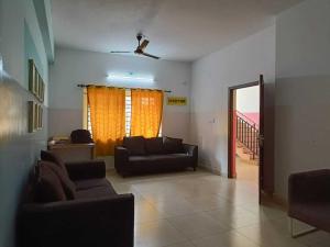 Et opholdsområde på Hotel O CLASSIC STAY + 33 billeder