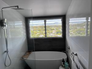 Ένα μπάνιο στο House with great views and interesting areas +14 φωτογραφίες