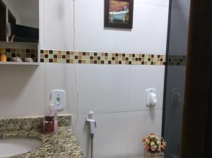 Um banheiro em Apartamento Aconchego Do Recreio