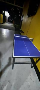 Stolní tenis v ubytování Lolo's Staycation nebo okolí