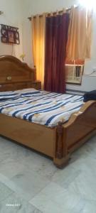 a bed sitting in a room with a window at Devaa Homstay in Mau