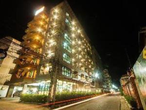a large building with lights on it at night at Wsotel Hotel in Ban Saphan Yao