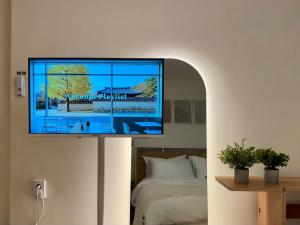 Et tv og/eller underholdning på Soft Minimal 2BR Home near Dongdaemun, 2 stops to Myeongdong