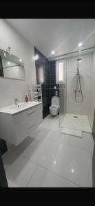 Ένα μπάνιο στο Duplex moderne et spacieux 6 couchages +11 φωτογραφίες