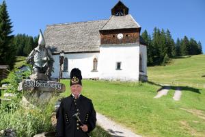 Vrt pred nastanitvijo Panoramagasthof Kristberg