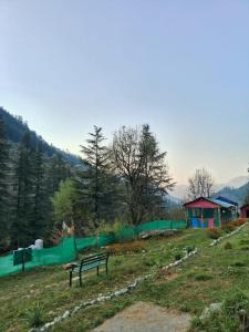 Φυσικό τοπίο κοντά σε οργανωμένο κάμπινγκ