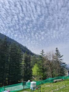 Φυσικό τοπίο κοντά σε οργανωμένο κάμπινγκ