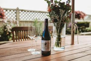 Joogid majutusasutuses Stay At Saddle Row - 3BR home with outdoor patio