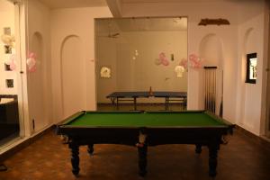 Biliár nebo kulečník v ubytování Prakaram Resort & Cafe