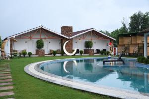 Bazén v ubytování Prakaram Resort & Cafe nebo v jeho okolí