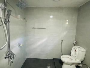 Ένα μπάνιο στο Hideout Deniyaya