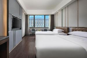 Postel nebo postele na pokoji v ubytování PARK INN KUNMING AIRPORT + 220 fotografií