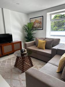 TV a/nebo společenská místnost v ubytování Amec Homes