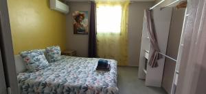 Ένα ή περισσότερα κρεβάτια σε δωμάτιο στο La Kaz Ti Mamzelle