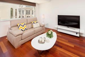 a living room with a couch and a table at INMálaga Granada 2 in Málaga