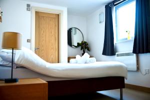 Postel nebo postele na pokoji v ubytování The Comfort Hub