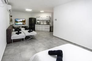 a room with two beds and a kitchen at וילת האגם - וילה מהממת בטבריה עם בריכה פרטית in Tiberias