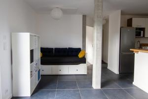 a room with a couch in the middle of a kitchen at Appartement Neuf - Port de l'AberWrac'h - in Landéda +20 photos