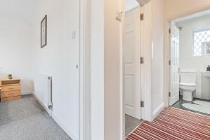 Fotografie z fotogalerie ubytování Awesome Coventry Home for Business Contractors and Suitable for families with Free Parking 14mins from NEC v destinaci Coventry + 46 fotografií