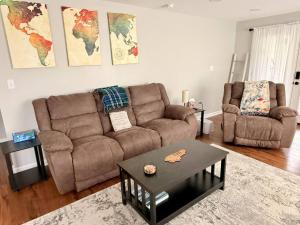 Et opholdsområde på Whisker Ridge A Cozy 3-Bedroom Cottage