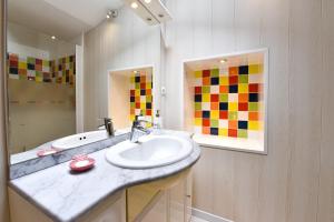 Koupelna v ubytování L'Échappée Niortaise by CozyLife + 41 fotografií