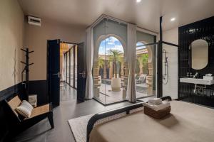 En eller flere senge i et værelse på Marococco Private Pool Villa + 60 billeder