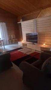 Posezení v ubytování Hietajärvi Helmi, pieni huvila