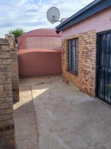 Το κτήριο όπου στεγάζεται  ο ξενώνας