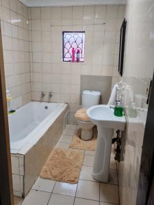 Ένα μπάνιο στο Sunset Inn