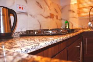 Nhà bếp/bếp nhỏ tại 2 Bedroom Apartment - Flixx & Flixx Apartments +9 ảnh