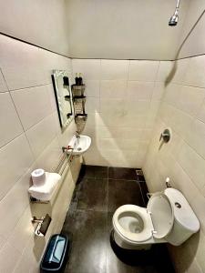 Et badeværelse på Room Valka Bali Seminyak + 53 billeder