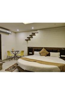 a bedroom with a large bed and a staircase at Abhilasha 1 in Pachmarhī +9 photos