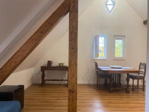 a dining room with a table and a window at Gästewohnung Augsburg - Spickel in Augsburg
