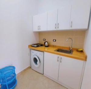 Kuchyň nebo kuchyňský kout v ubytování La Sirena Resort